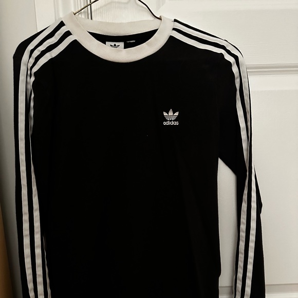 Women’s Adidas long sleeve shirt. Only worn a few times. Great condition - Picture 1 of 2
